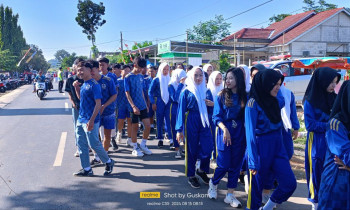 Siswa ikuti Jalan Sehat, Sambut HUT RI di Kecamatan