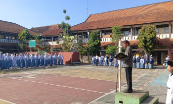 Peringati HUT ke 79 Jateng, Serahkan Hadiah Lomba 