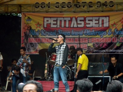 Band pada HUT 22