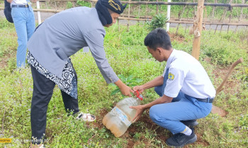 Membangun Jiwa Raga dan Pergaulan Remaja melalui Kegiatan Workshop dan Tanam Bibit Buah di Desa Wisata Petik Buah Durian